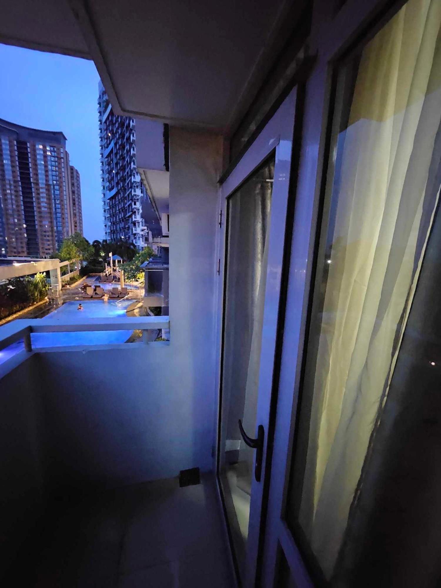Cubao Manhattan Heights Unit 5A Tower C Кесон-Сіті Екстер'єр фото