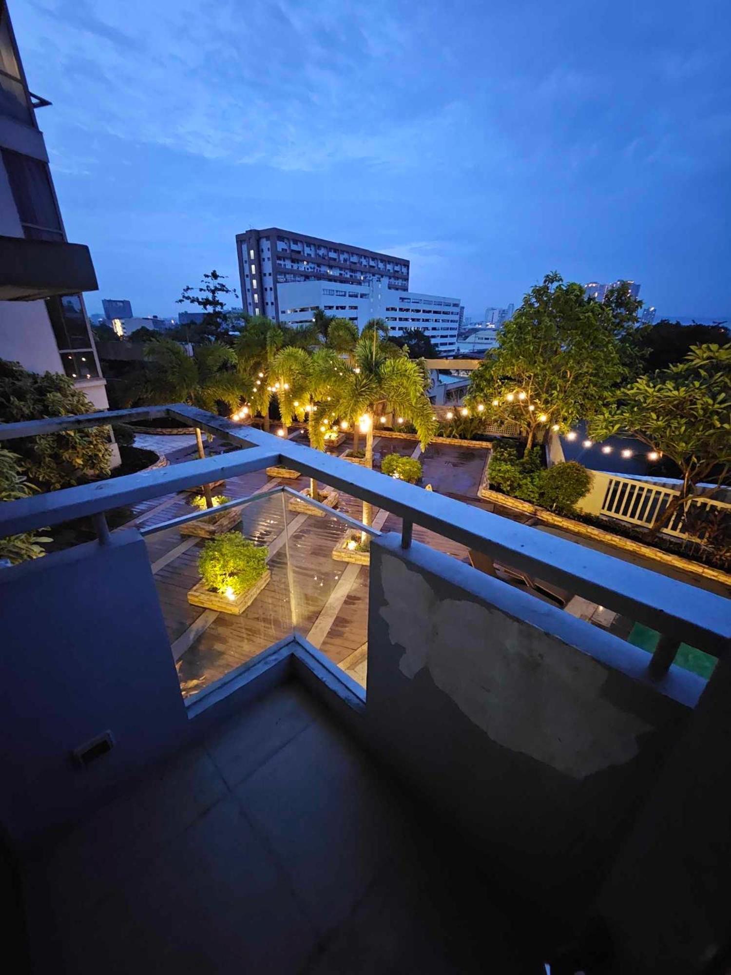 Cubao Manhattan Heights Unit 5A Tower C Кесон-Сіті Екстер'єр фото