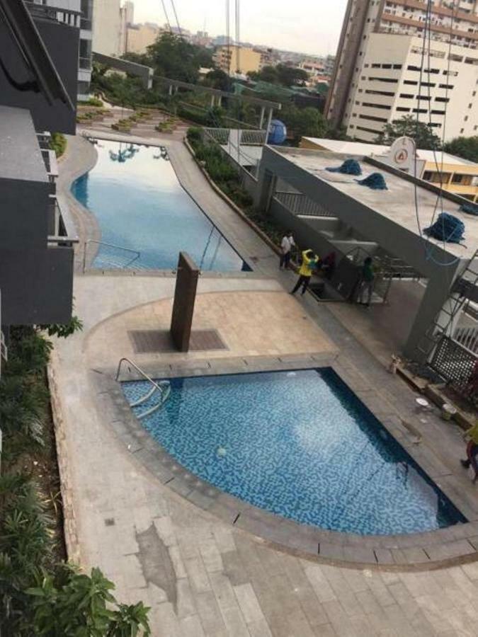 Cubao Manhattan Heights Unit 5A Tower C Кесон-Сіті Екстер'єр фото
