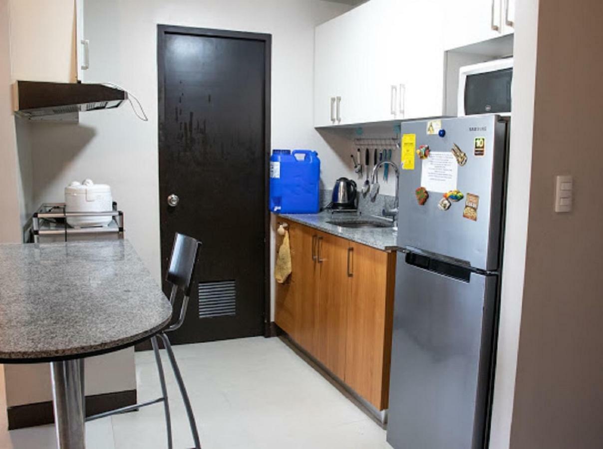 Cubao Manhattan Heights Unit 5A Tower C Кесон-Сіті Екстер'єр фото