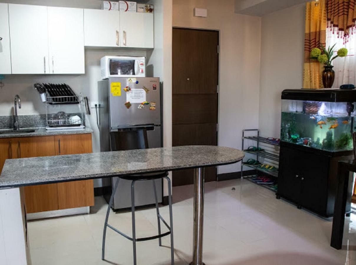 Cubao Manhattan Heights Unit 5A Tower C Кесон-Сіті Екстер'єр фото