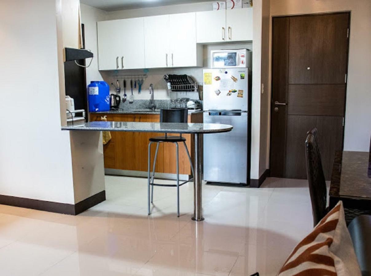 Cubao Manhattan Heights Unit 5A Tower C Кесон-Сіті Екстер'єр фото